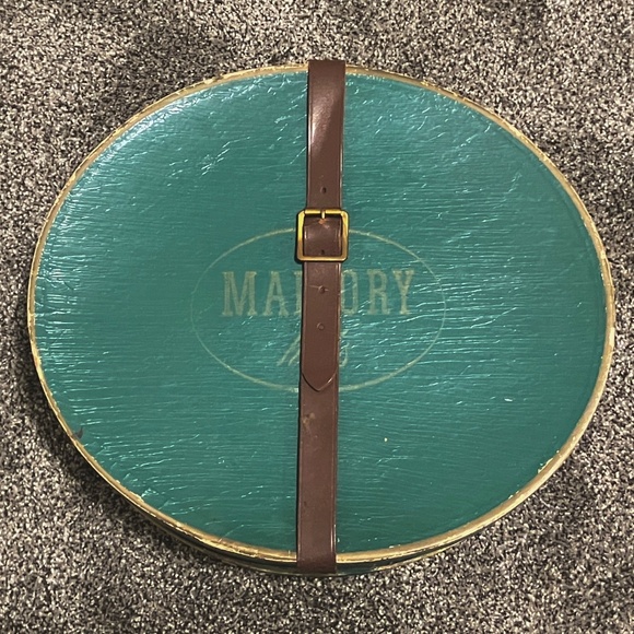 Vintage Mallory Hat Box - Picture 1 of 8